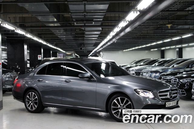 Mercedes-Benz E-Class 2019 — photo 17