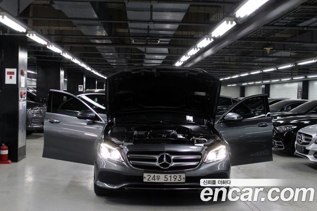 Mercedes-Benz E-Class 2019 — photo 18