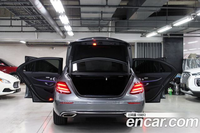 Mercedes-Benz E-Class 2019 — photo 19