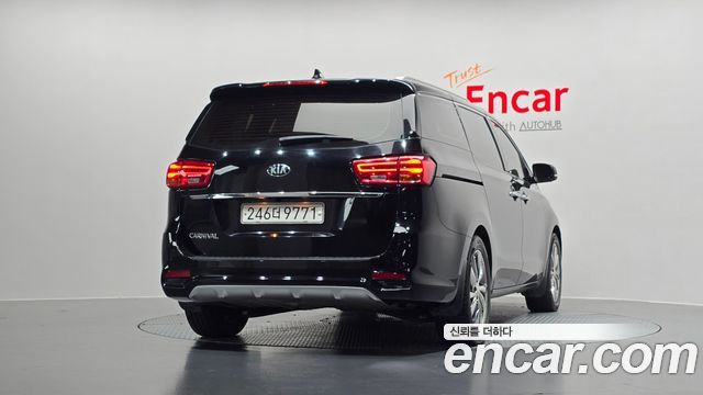 Kia Canival 2020 — photo 4