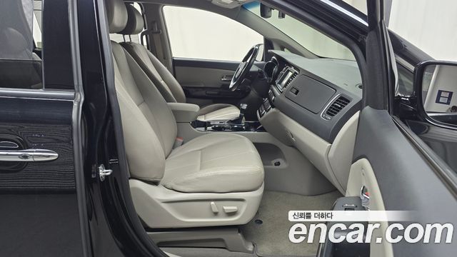 Kia Canival 2020 — photo 11