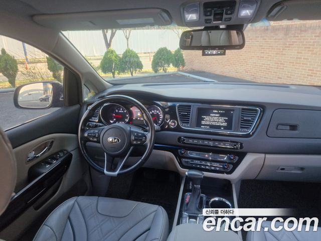 Kia Canival 2019 — photo 14