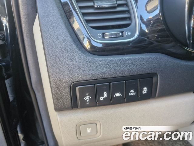 Kia Canival 2019 — photo 17