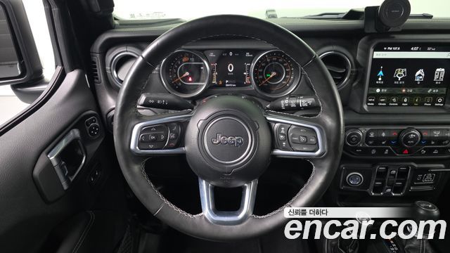 Jeep Wrangler 2021 — photo 13