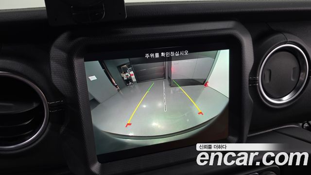 Jeep Wrangler 2021 — photo 16