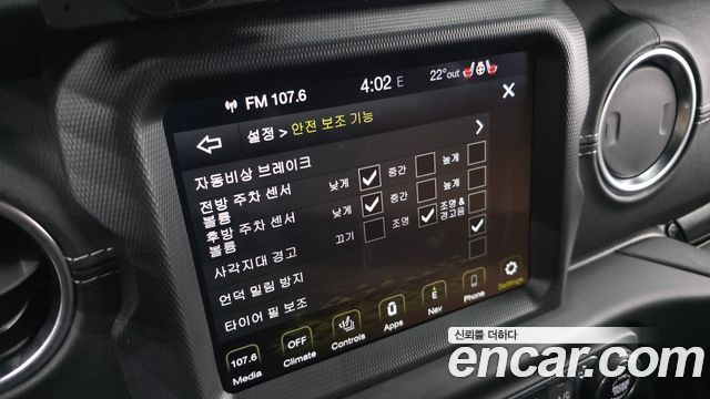 Jeep Wrangler 2021 — photo 17
