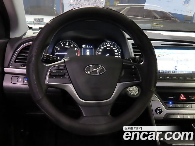 Hyundai AVANTE 2017 — photo 10