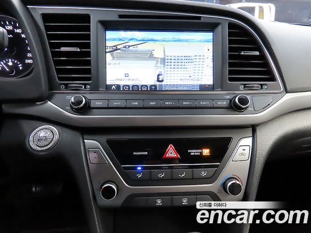 Hyundai AVANTE 2017 — photo 12