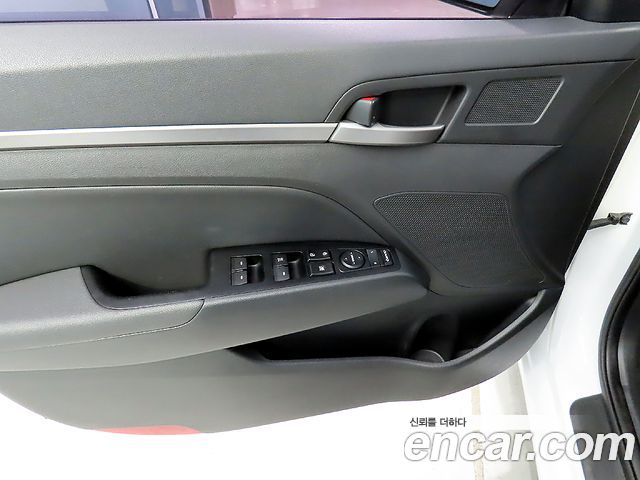 Hyundai AVANTE 2017 — photo 14