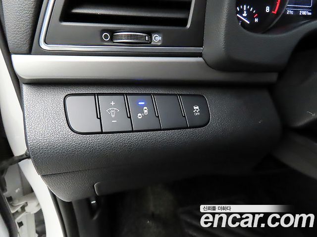 Hyundai AVANTE 2017 — photo 15