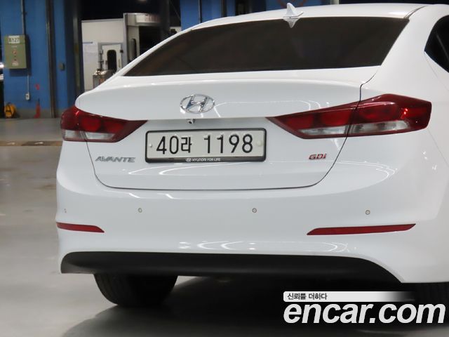 Hyundai AVANTE 2017 — photo 17