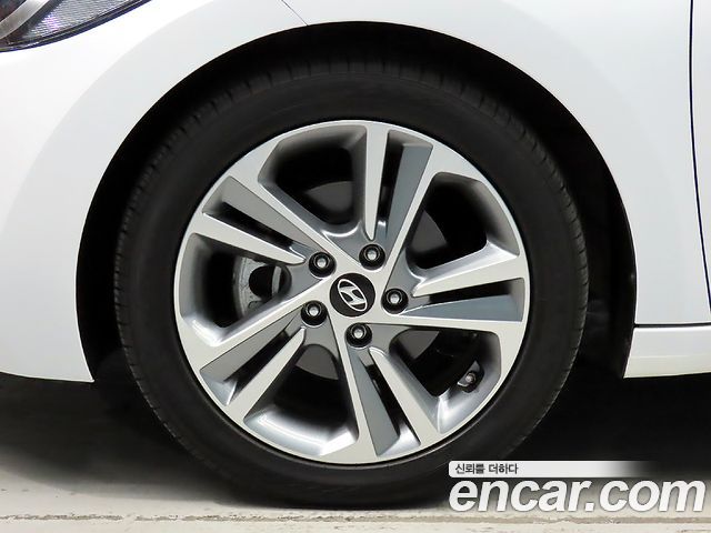 Hyundai AVANTE 2017 — photo 19