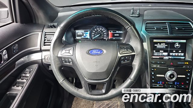 Ford Explorer 2016 — photo 13