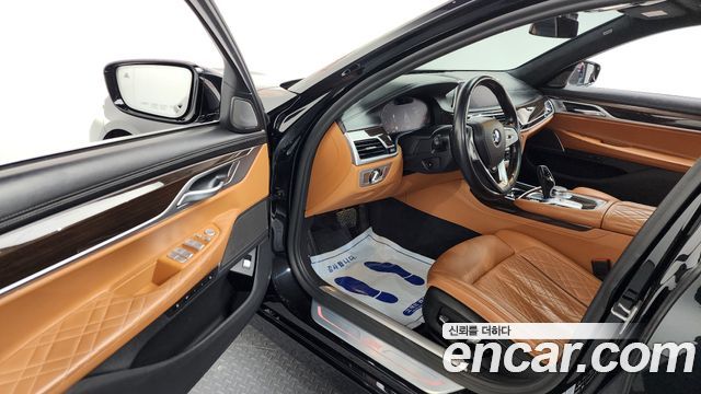 BMW 7-Series 2020 — photo 10