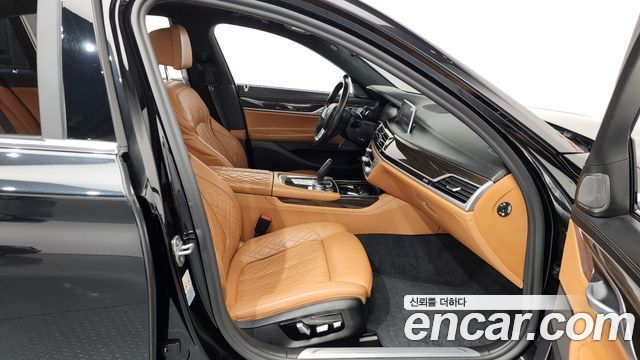 BMW 7-Series 2020 — photo 11