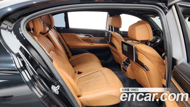 BMW 7-Series 2020 — photo 12