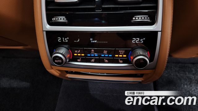 BMW 7-Series 2020 — photo 18