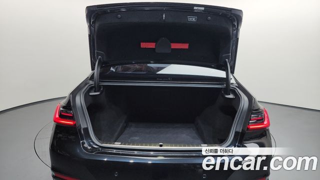 BMW 7-Series 2020 — photo 20