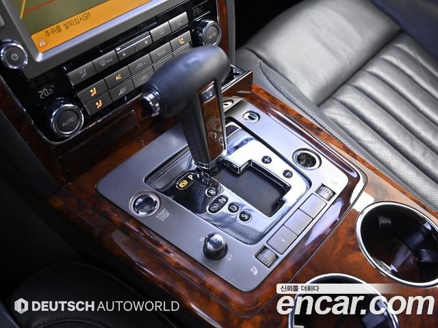 Volkswagen Phaeton 2013 — photo 9