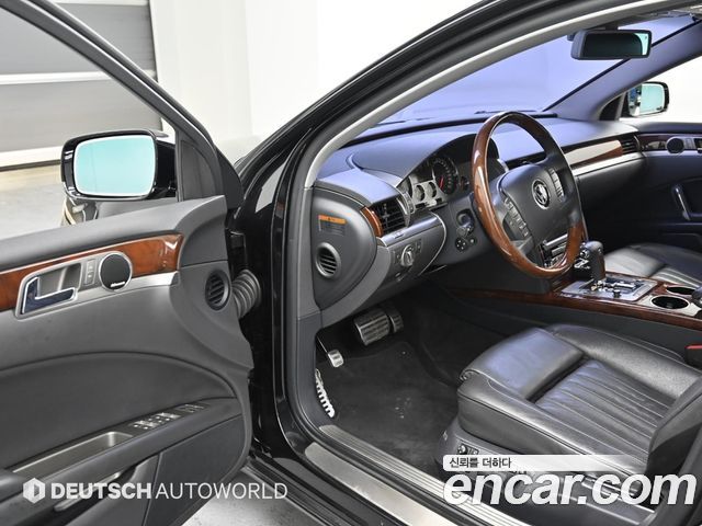 Volkswagen Phaeton 2013 — photo 11