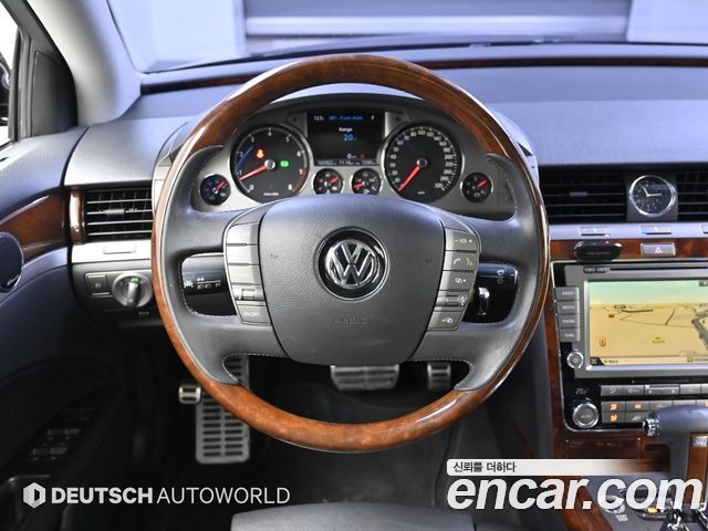 Volkswagen Phaeton 2013 — photo 13