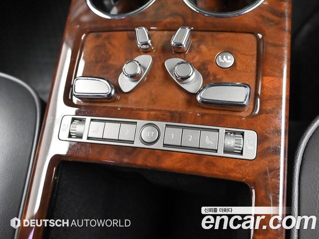 Volkswagen Phaeton 2013 — photo 16