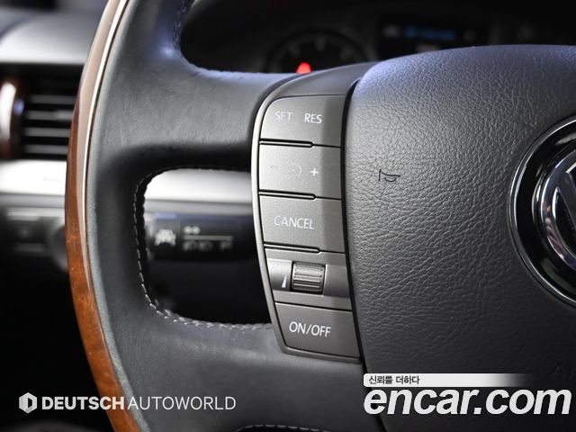 Volkswagen Phaeton 2013 — photo 17