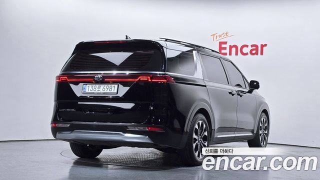 Kia Canival 2021 — photo 2