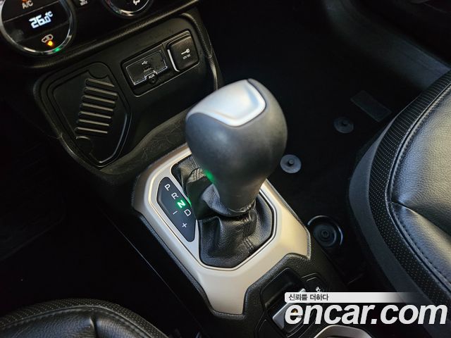 Jeep Renegade 2017 — photo 10