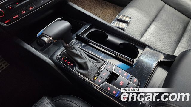 Kia K7 2018 — photo 9
