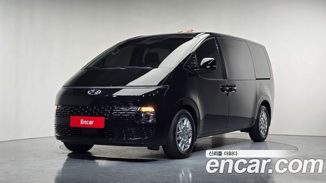 Hyundai Staria 2023 — photo 1