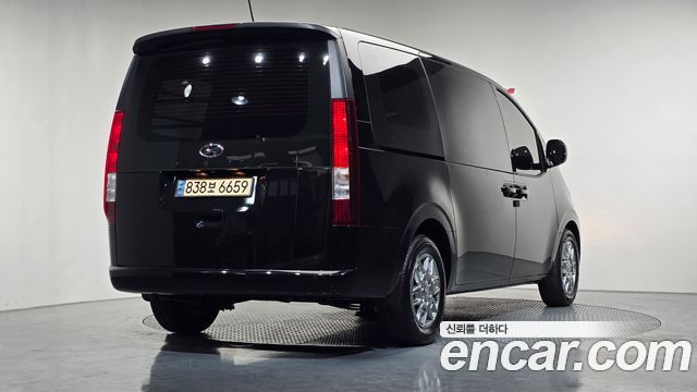 Hyundai Staria 2023 — photo 2
