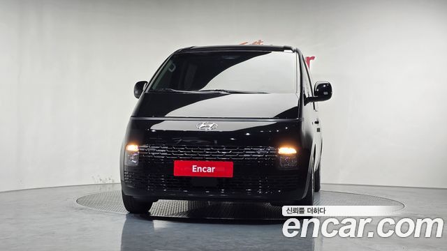 Hyundai Staria 2023 — photo 3