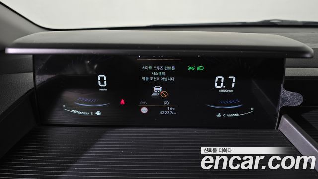 Hyundai Staria 2023 — photo 8
