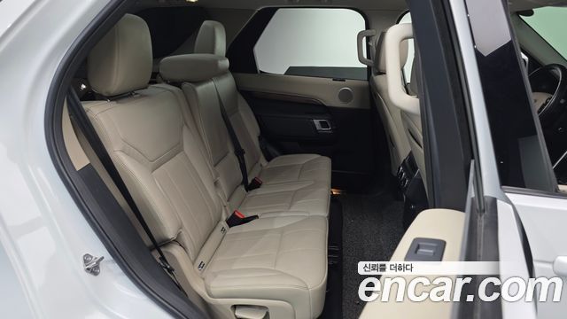 Land Rover Discovery 2019 — photo 12