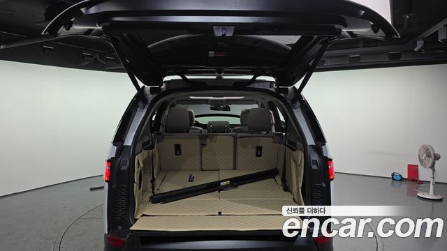 Land Rover Discovery 2019 — photo 20