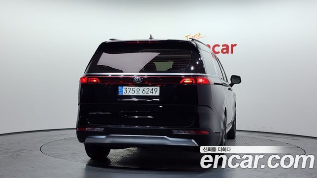 Kia Canival 2021 — photo 4