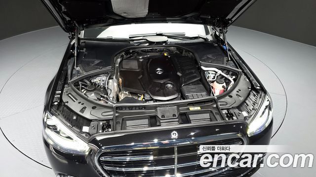 Mercedes-Benz S-Class 2025 — photo 6