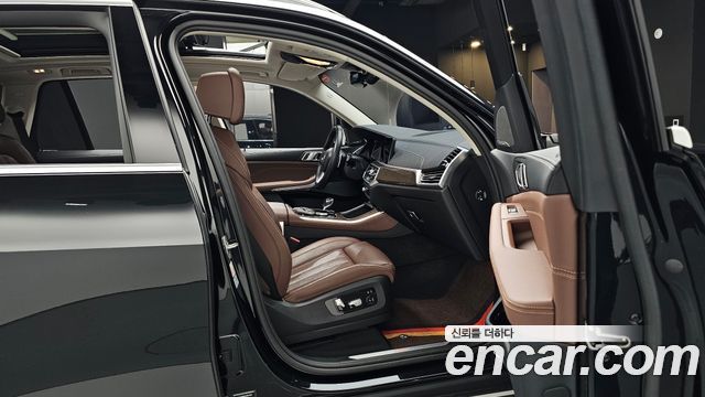 BMW X5 2021 — photo 11