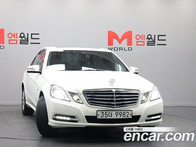 Mercedes-Benz E-Class 2011 — photo 2