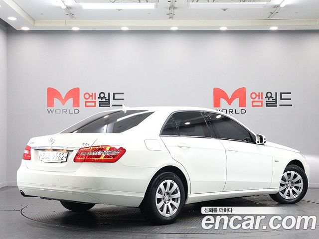 Mercedes-Benz E-Class 2011 — photo 3