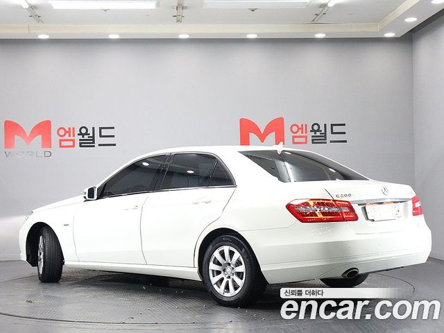 Mercedes-Benz E-Class 2011 — photo 4