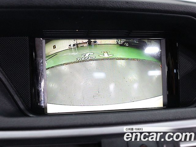 Mercedes-Benz E-Class 2011 — photo 10