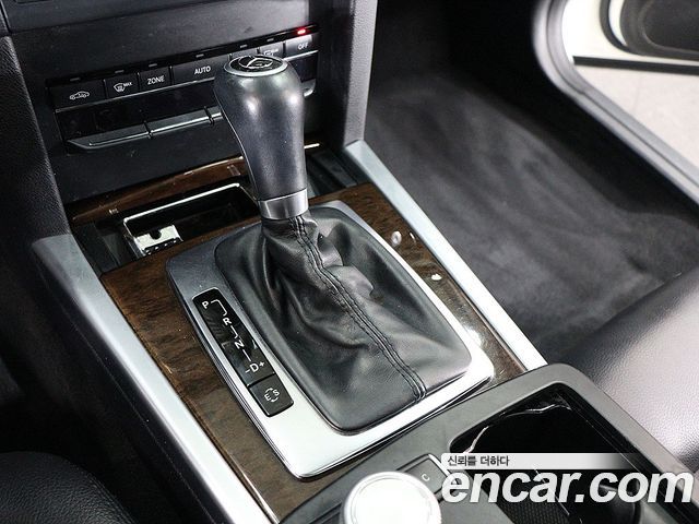 Mercedes-Benz E-Class 2011 — photo 12