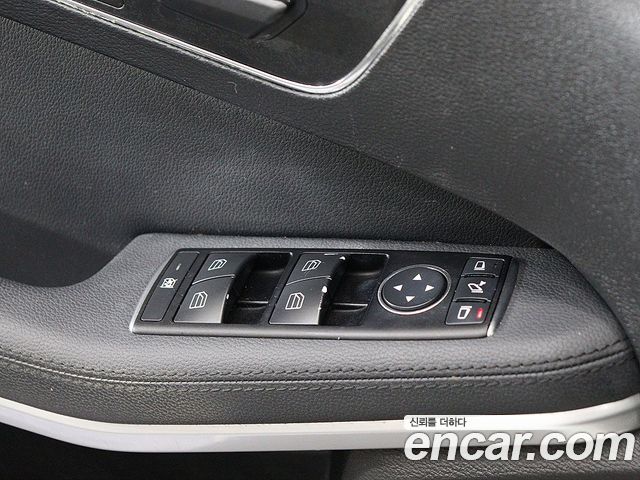Mercedes-Benz E-Class 2011 — photo 15