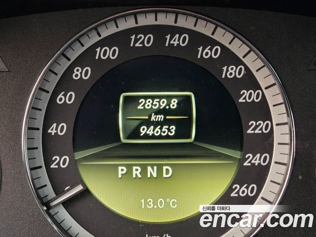 Mercedes-Benz E-Class 2011 — photo 16