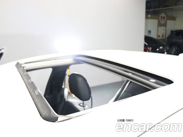 Mercedes-Benz E-Class 2011 — photo 17