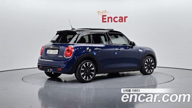 Mini Cooper 2018 — photo 2