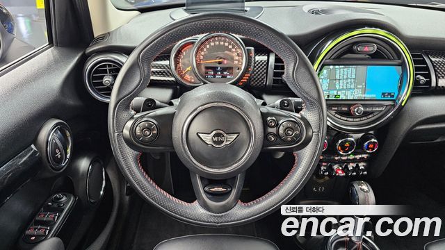 Mini Cooper 2018 — photo 13