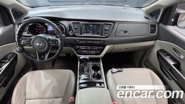 Kia Canival 2018 — photo 7